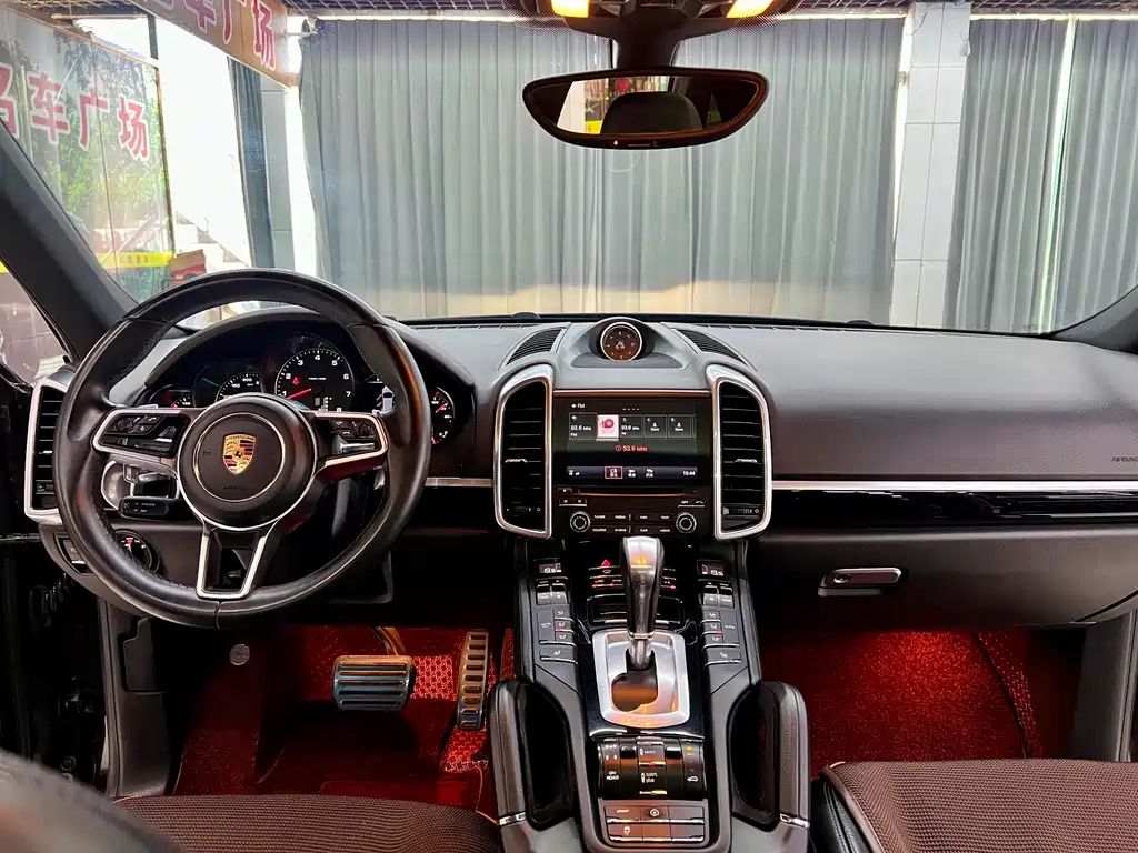 Porsche Cayenne 2017 — фото 16