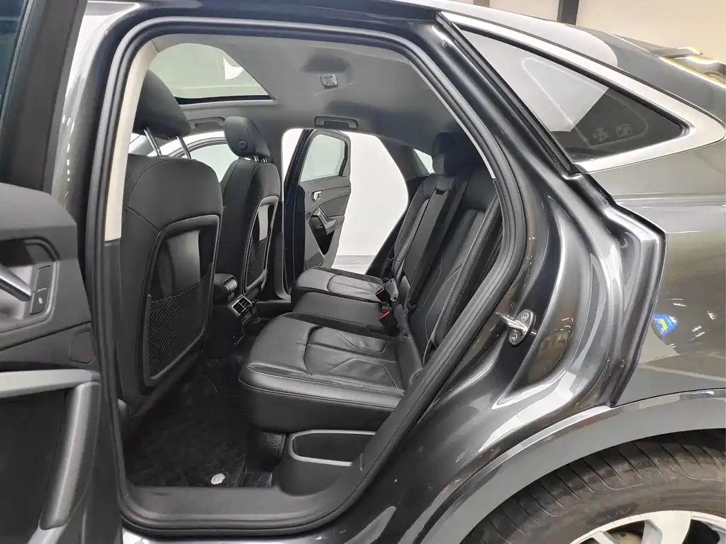 Audi Q3 Sportback 2023 — фото 10