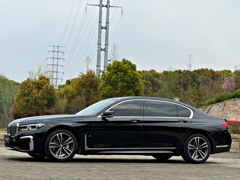 BMW 7 Series 2021 — фото 17