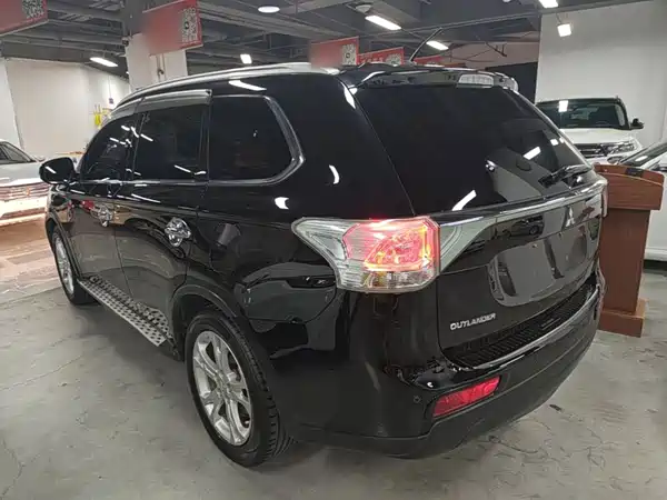 Mitsubishi Outlander 2015