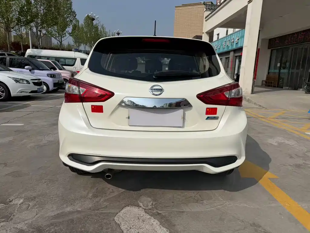 Nissan Tiida 2017 — фото 8