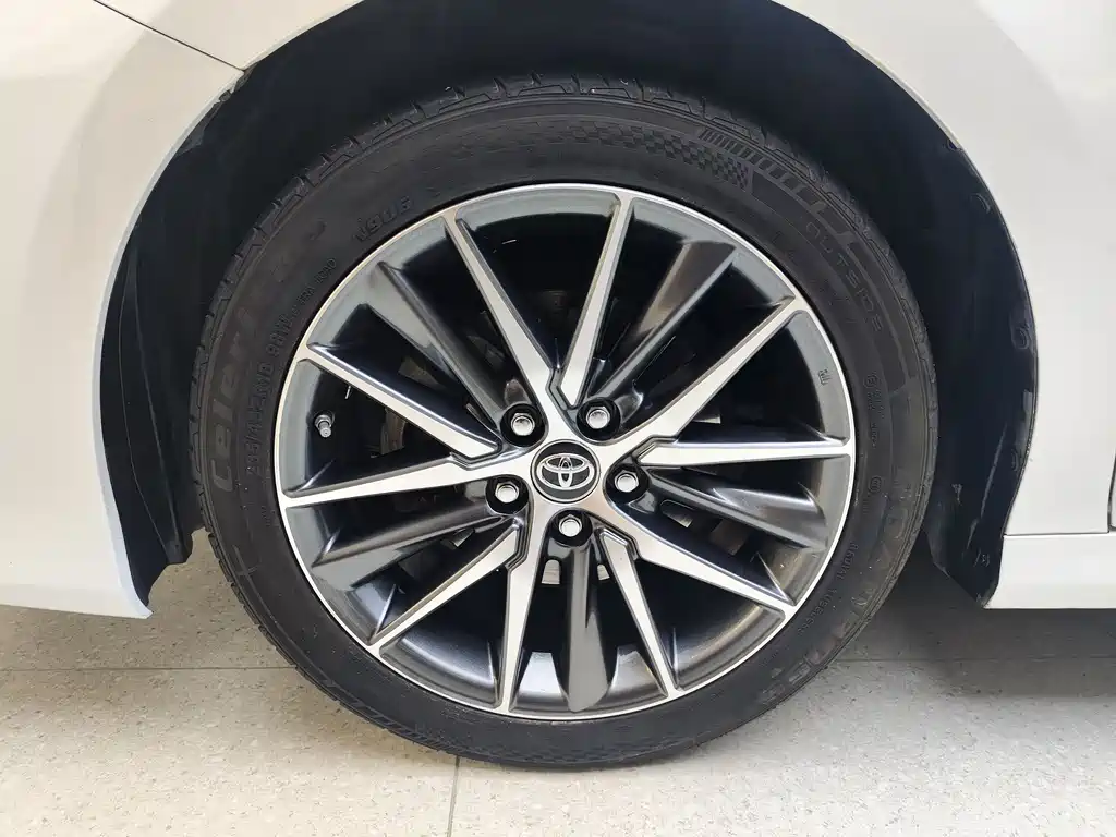 Toyota Camry 2021 — фото 12