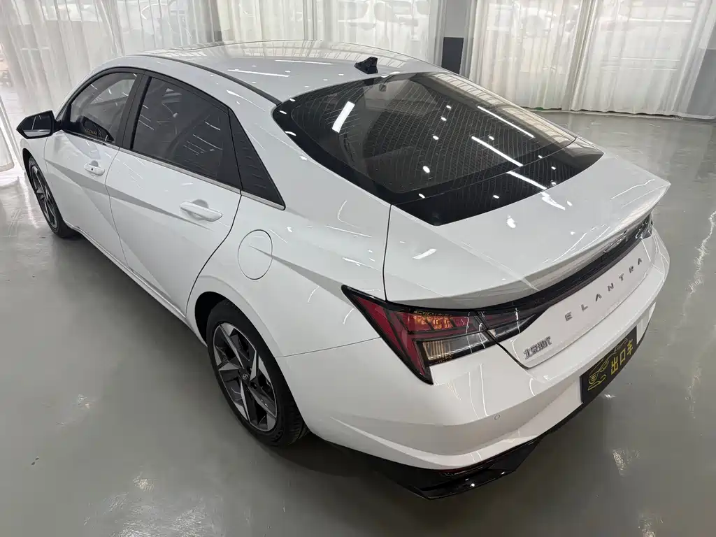 Hyundai Elantra 2022 — фото 4