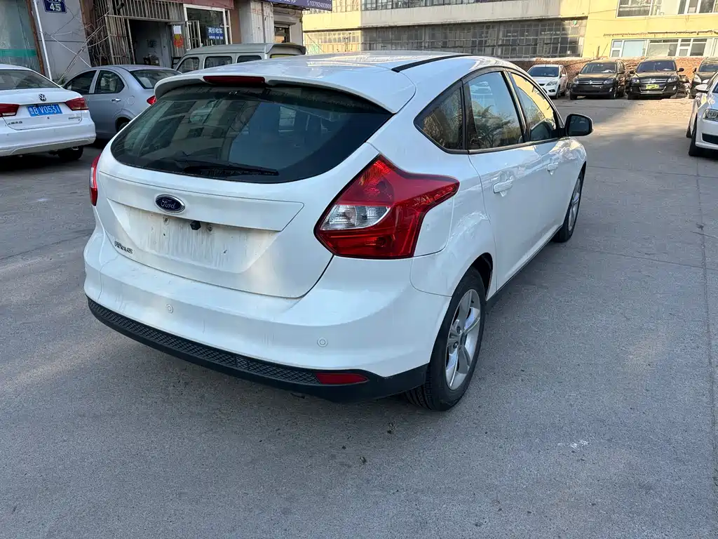 Ford Focus 2015 — фото 4