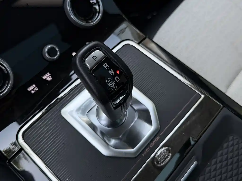 Land Rover Evoque 2022 — фото 10