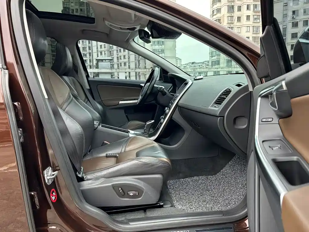 Volvo XC60 2014 — фото 17
