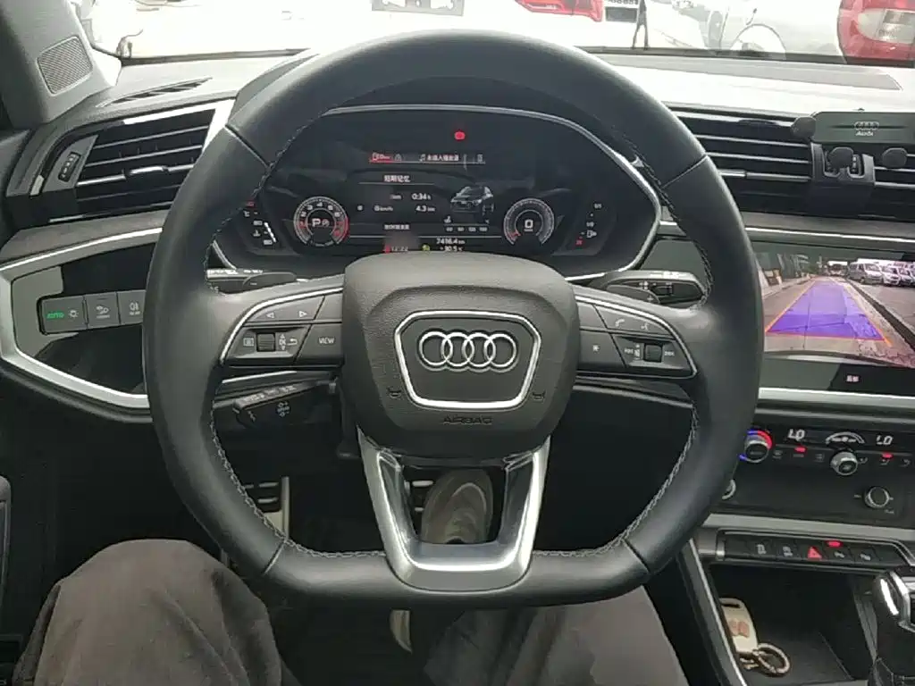 Audi Q3 2023 — фото 11