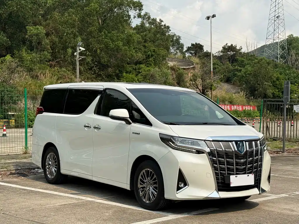 Toyota Alphard 2023 — фото 3
