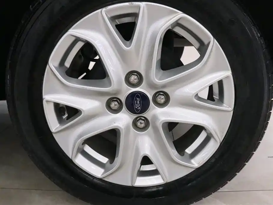Ford Ecosport 2014 — фото 15