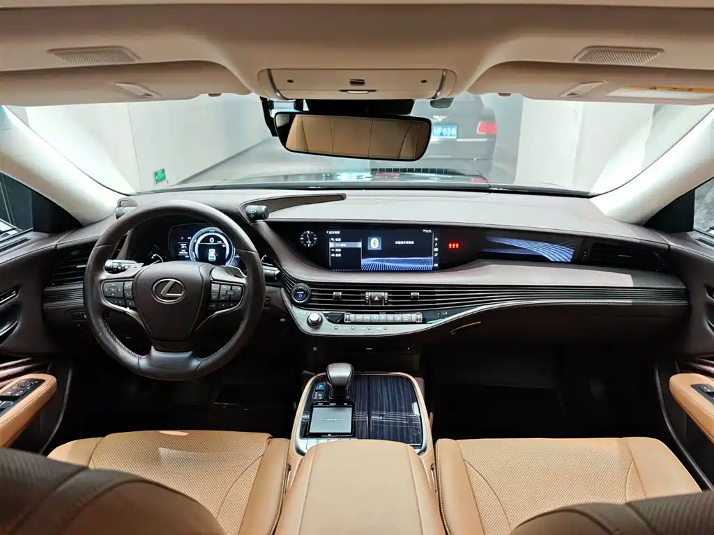 Lexus LS 2020 — фото 13