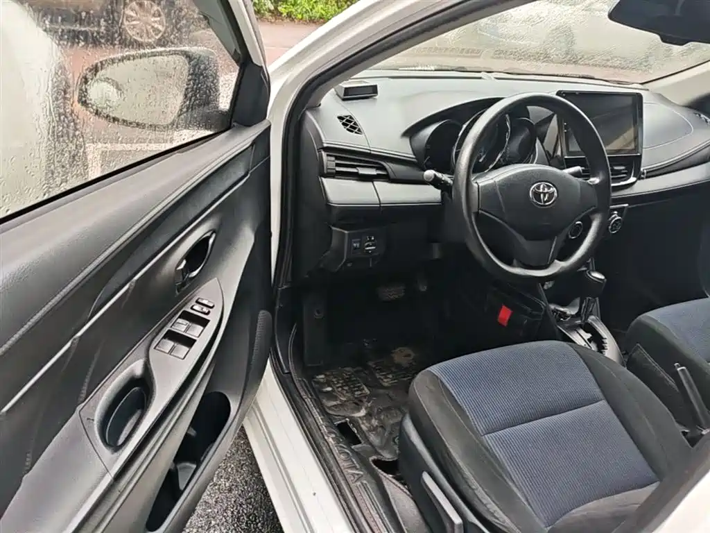 Toyota Yaris L 2019 — фото 16