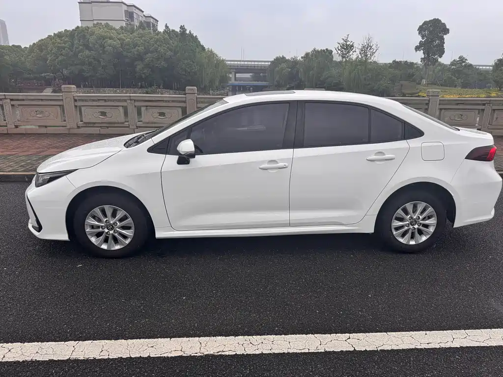 Toyota Corolla 2020 — фото 3