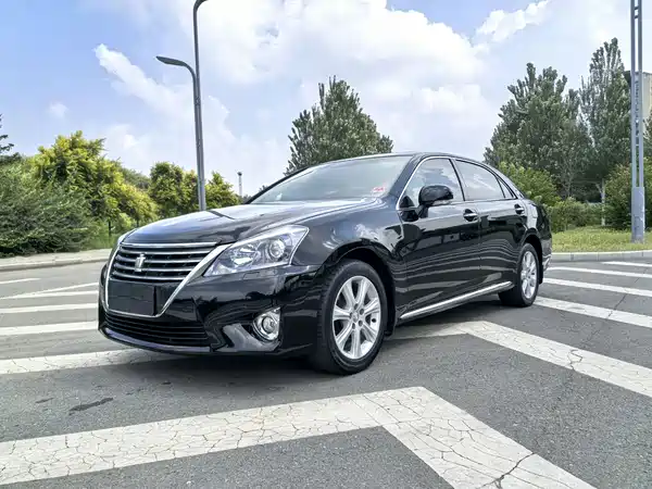 Toyota Crown 2014