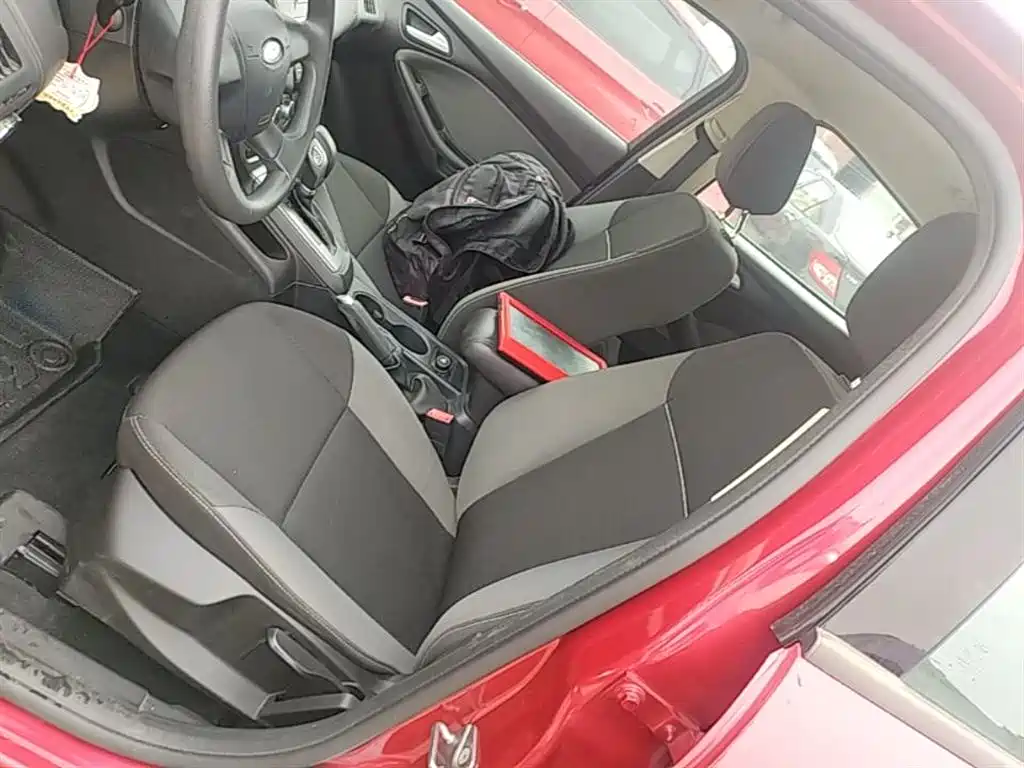 Ford Focus 2014 — фото 15