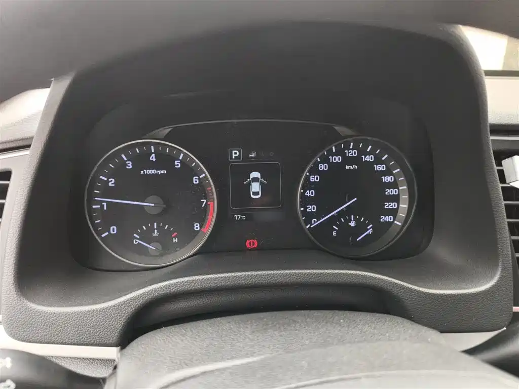 Hyundai Elantra 2016 — фото 4