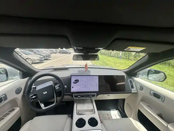 Li Auto L8 2025