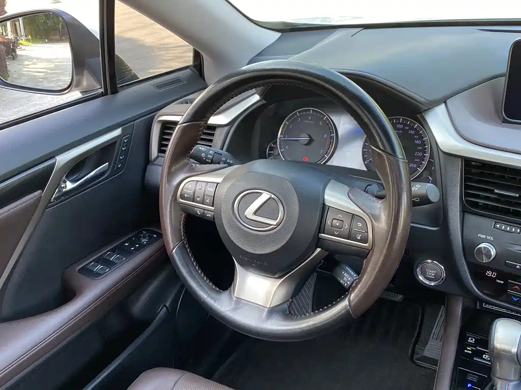Lexus RX 2017 — фото 14