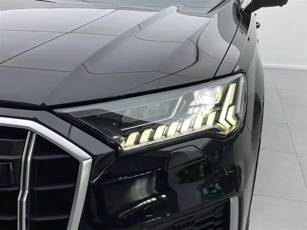Audi Q7 2023 — фото 34