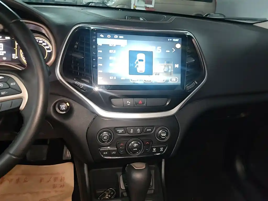 Jeep Cherokee 2016 — фото 13