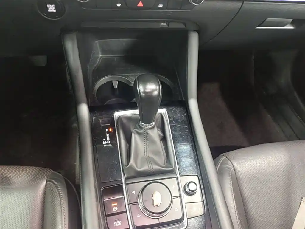 Mazda 3 Axela 2019 — фото 14