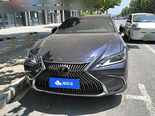 Lexus ES 2019