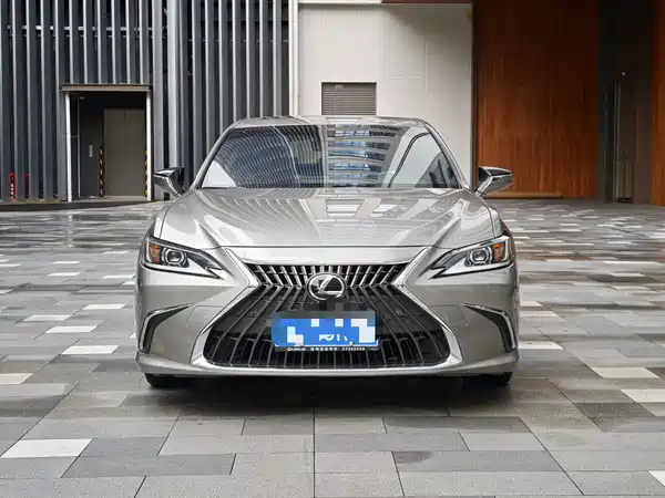 Lexus ES 2023
