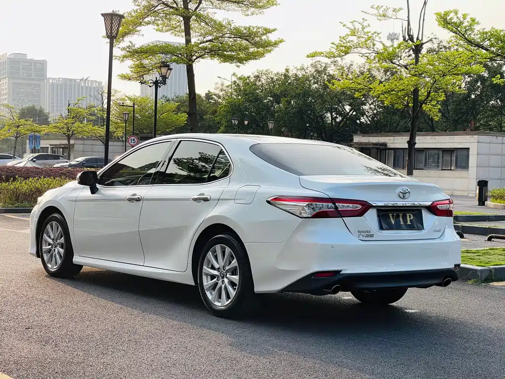 Toyota Camry 2018 — фото 7