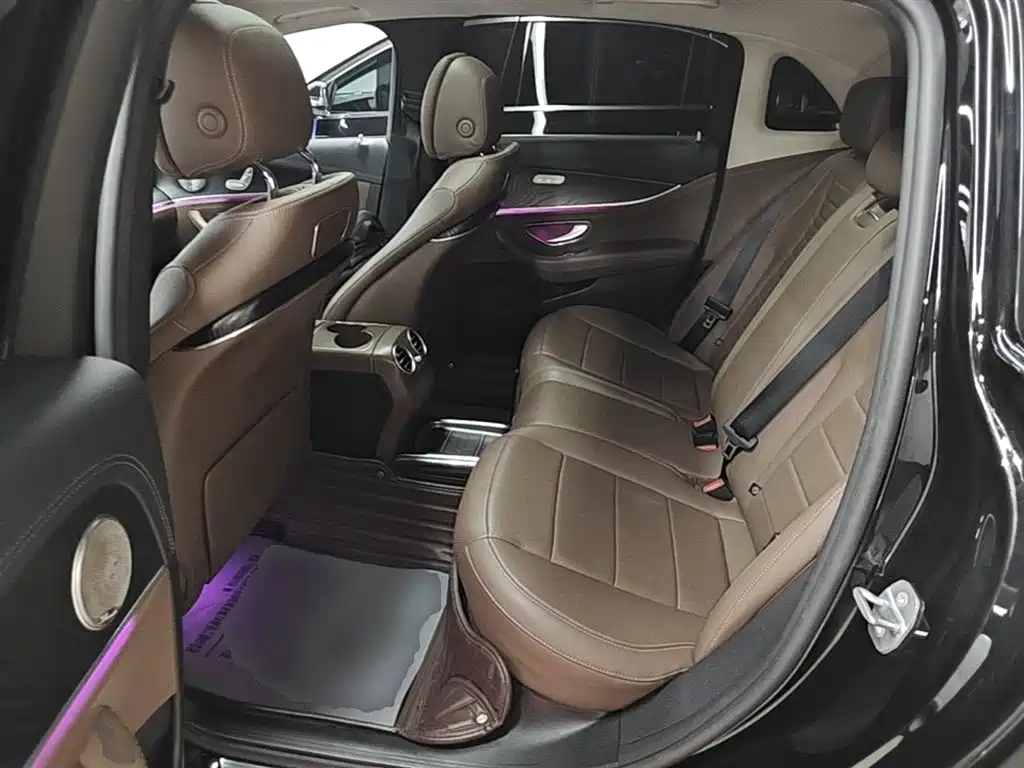 Mercedes-Benz E-Class 2019 — фото 17