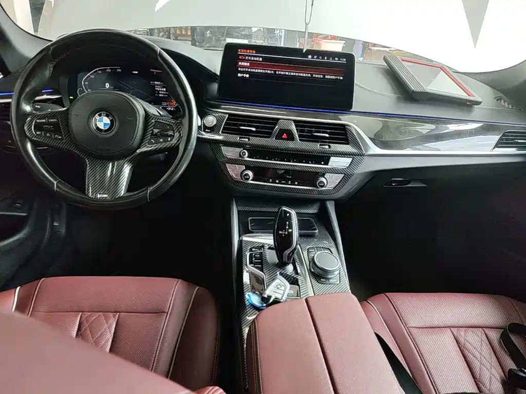 BMW 5 Series 2022 — фото 10