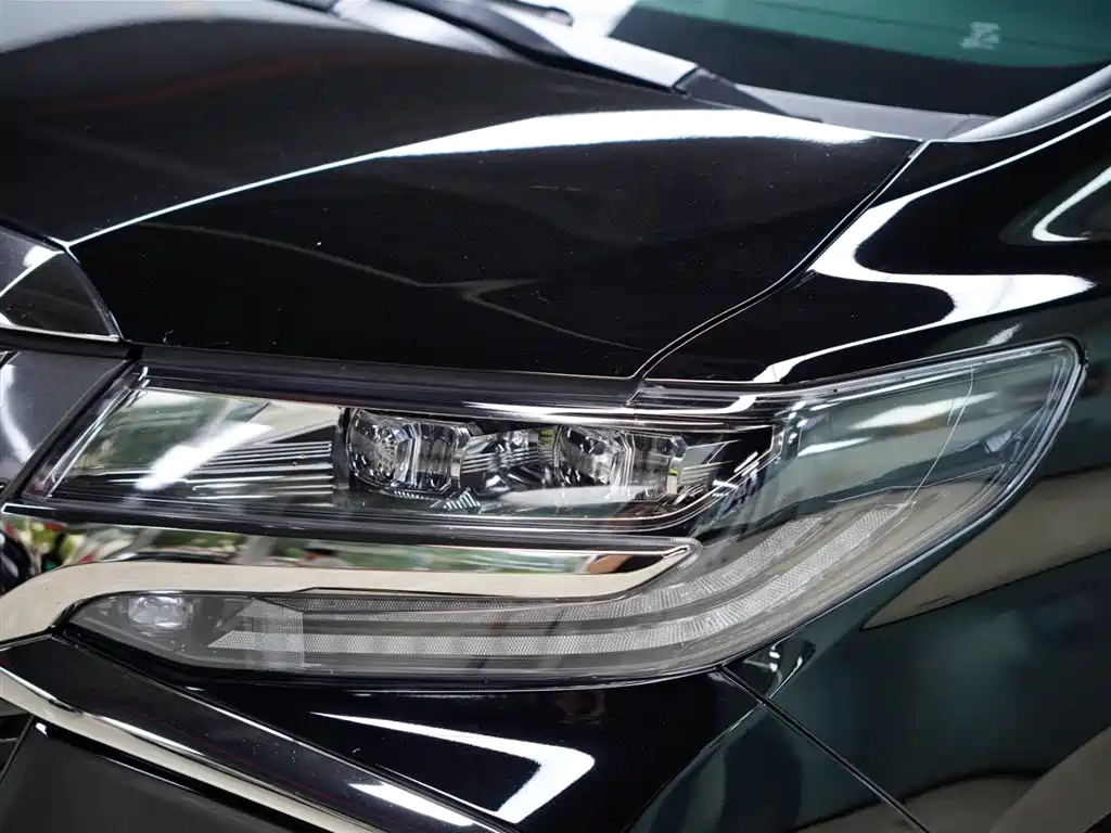 Toyota Alphard 2023 — фото 19