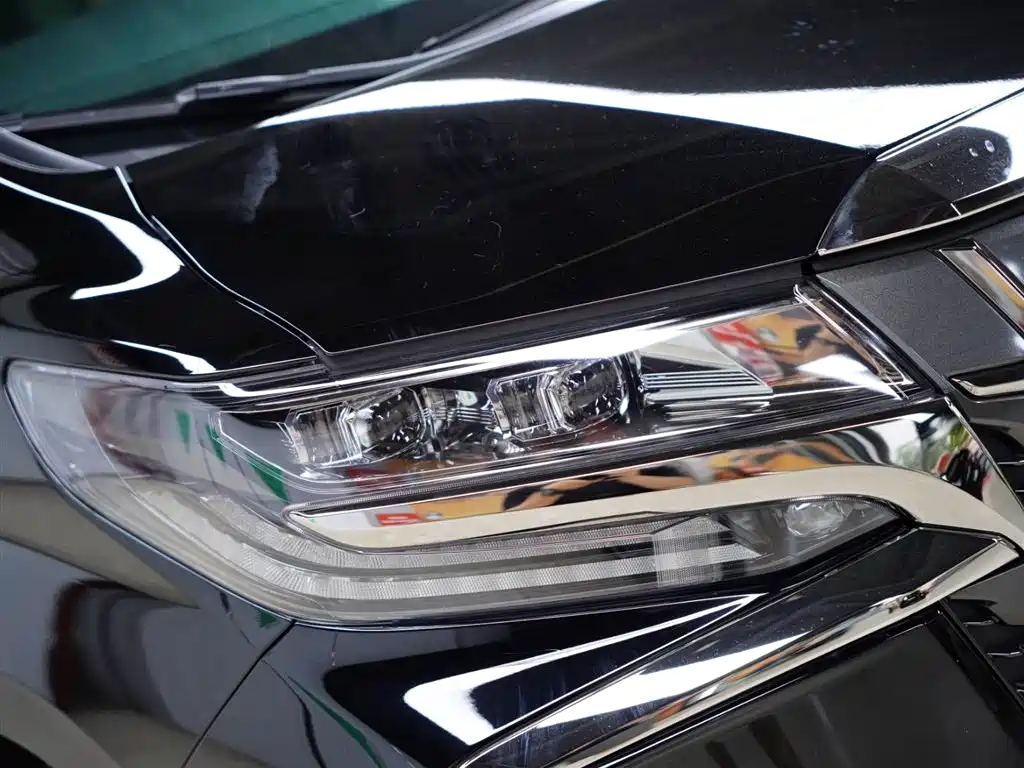 Toyota Alphard 2023 — фото 18