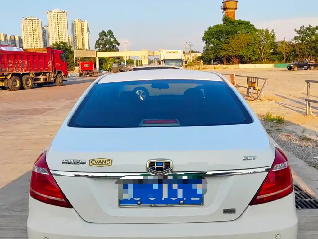Geely Emgrand 2015 — фото 5
