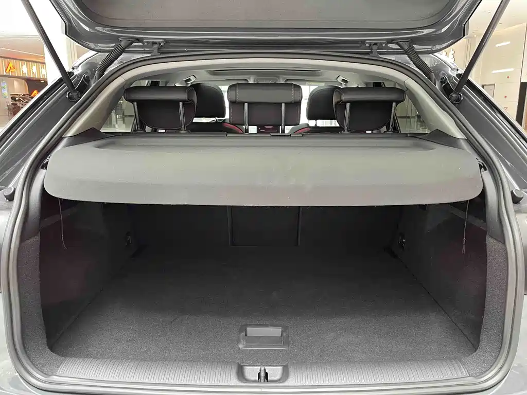 Audi Q2L 2021 — фото 15