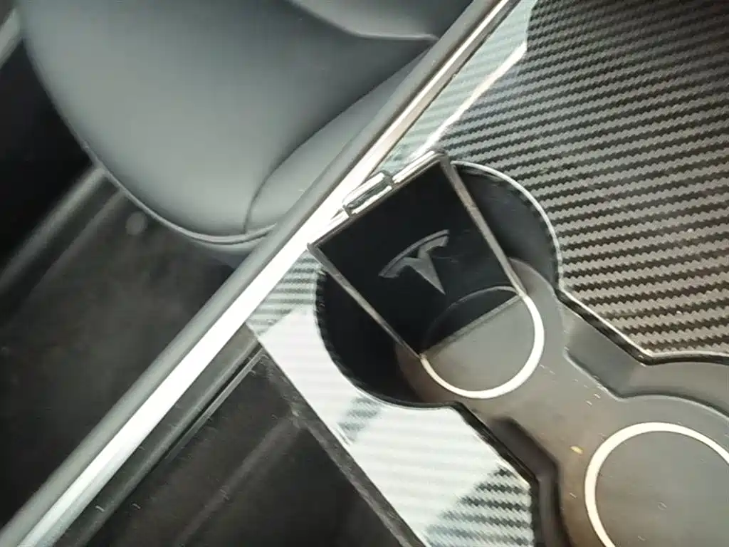 Tesla Model Y 2022 — фото 9