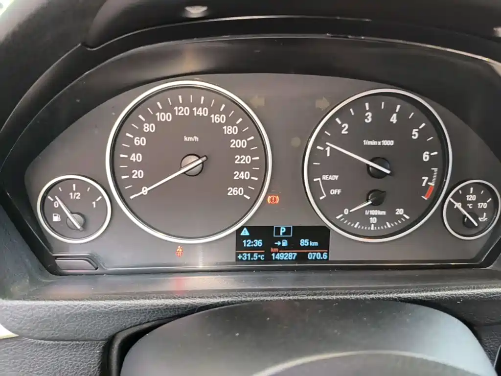 BMW 3 Series 2016 — фото 12