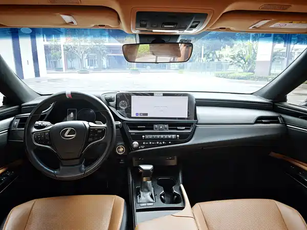 Lexus ES 2023
