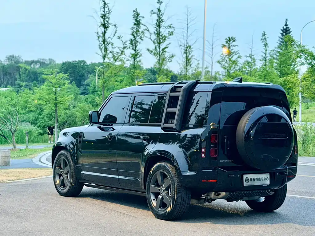 Land Rover Defender 2025