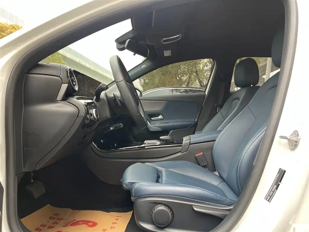 Mercedes-Benz A-Class 2023 — фото 11