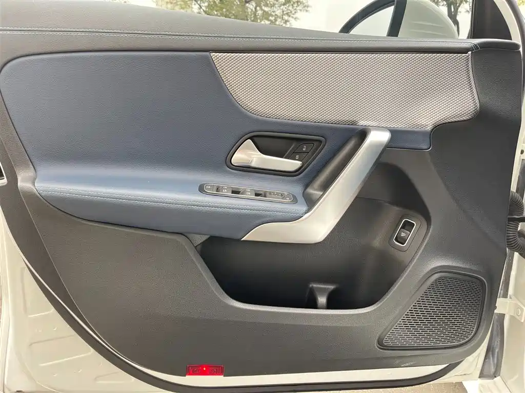 Mercedes-Benz A-Class 2023 — фото 13