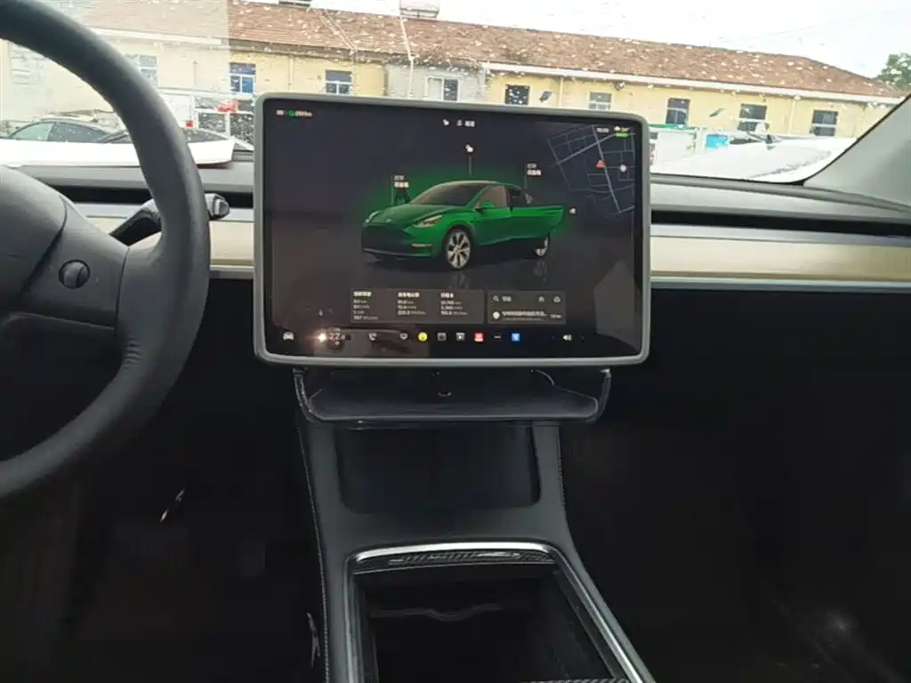 Tesla Model Y 2022 — фото 13