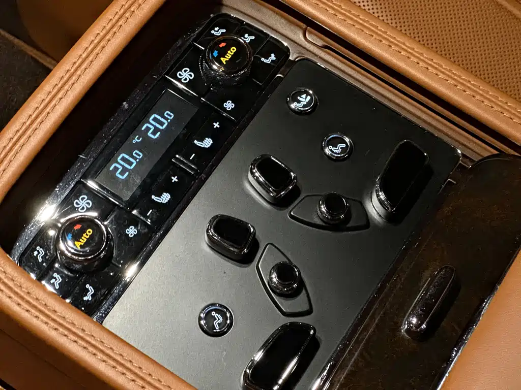 Bentley Mulsanne 2015 — фото 11