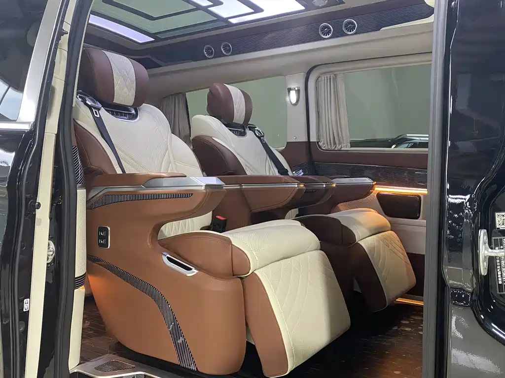 Mercedes-Benz V-Class 2023 — фото 11