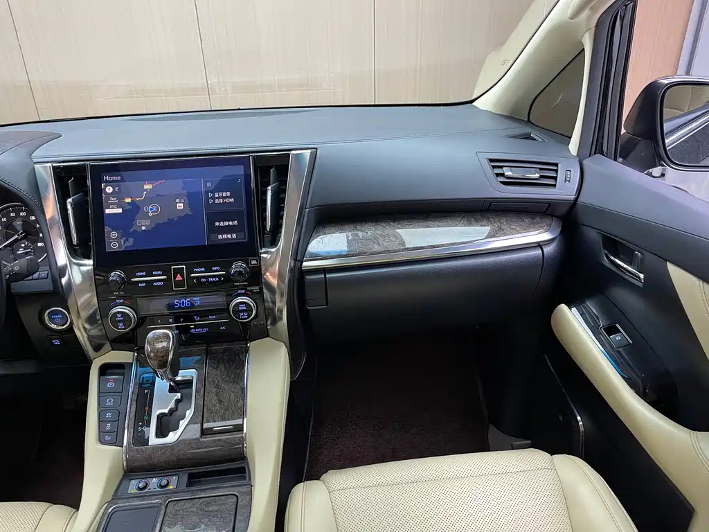 Toyota Alphard 2020 — фото 5
