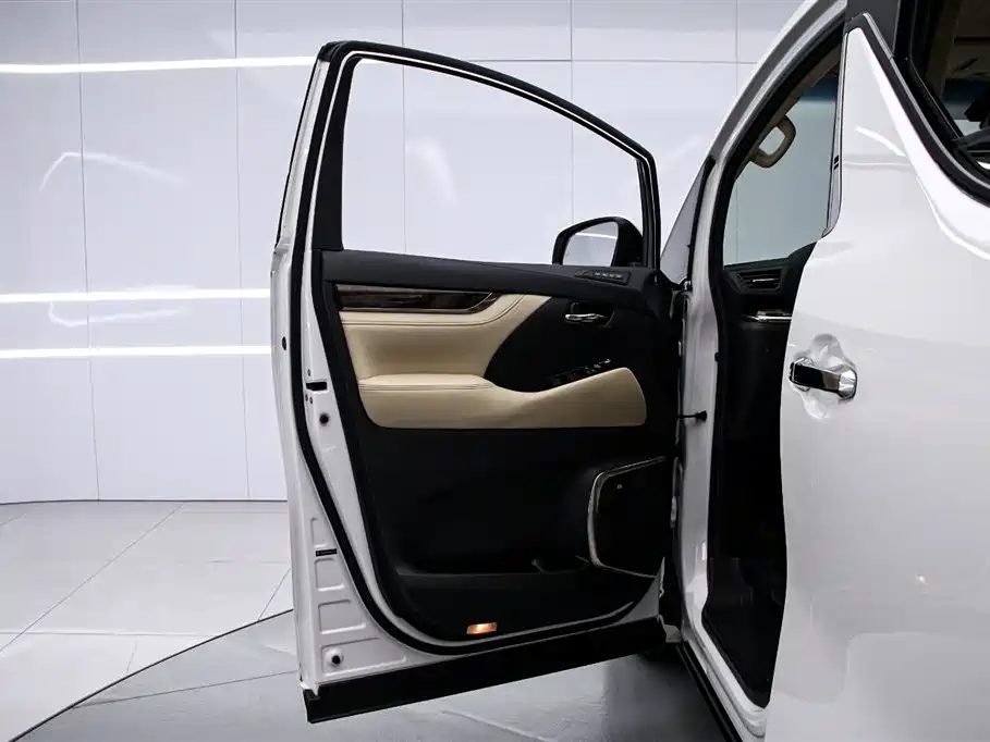 Toyota Alphard 2021 — фото 11