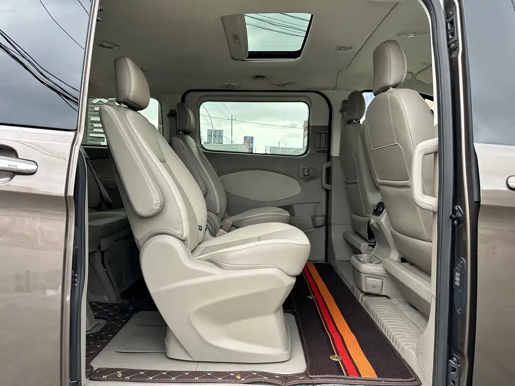 Ford Tourneo 2017 — фото 19