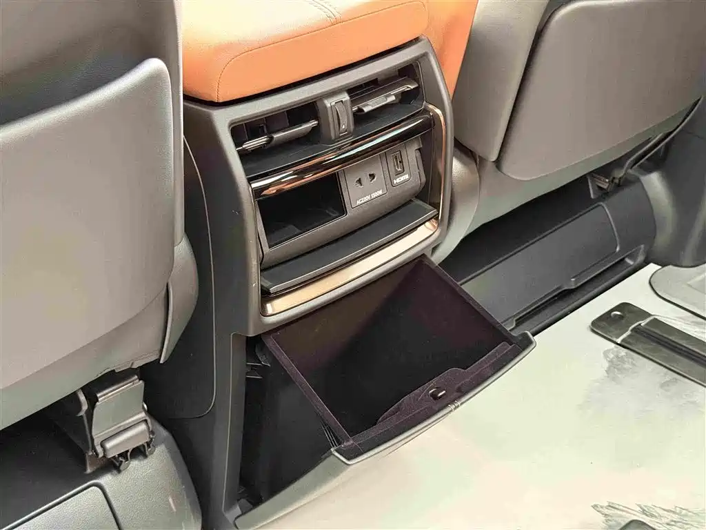Toyota Vellfire 2024 — фото 12