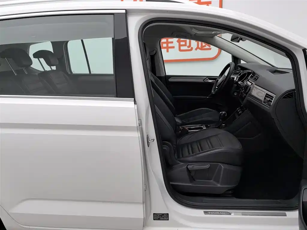Volkswagen Touran 2017 — фото 23