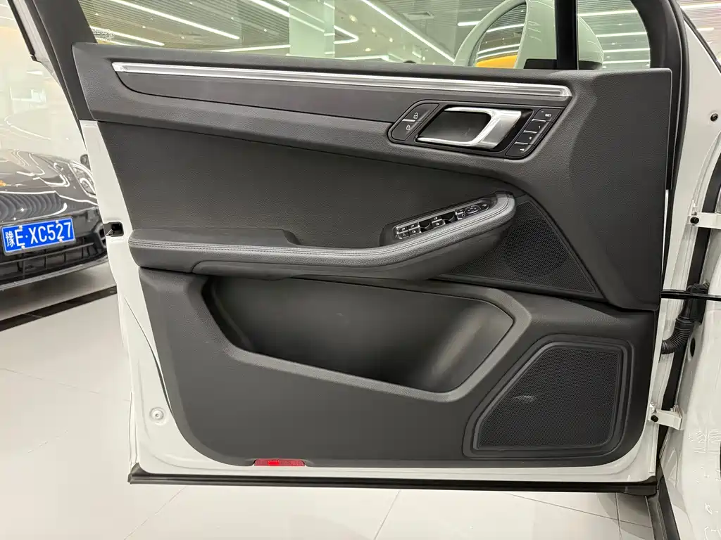 Porsche Macan 2021 — фото 13