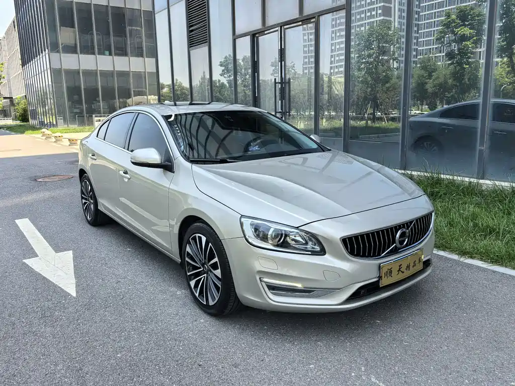 Volvo S60 2018 — фото 3
