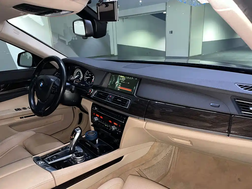 BMW 7 Series 2013 — фото 14